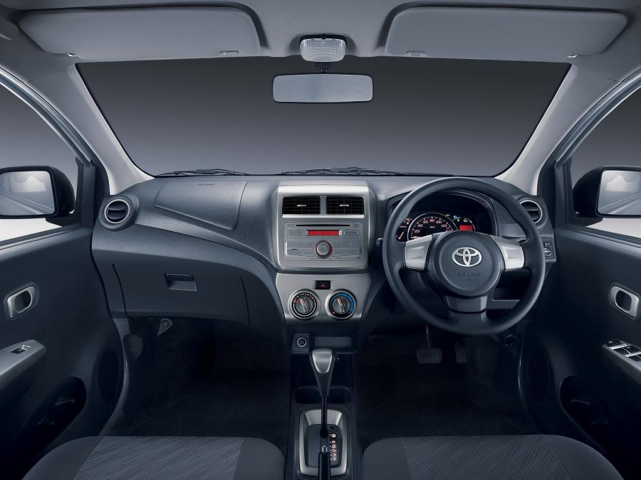  Toyota Agya Astra 2013 года  (фото 2 из 3)